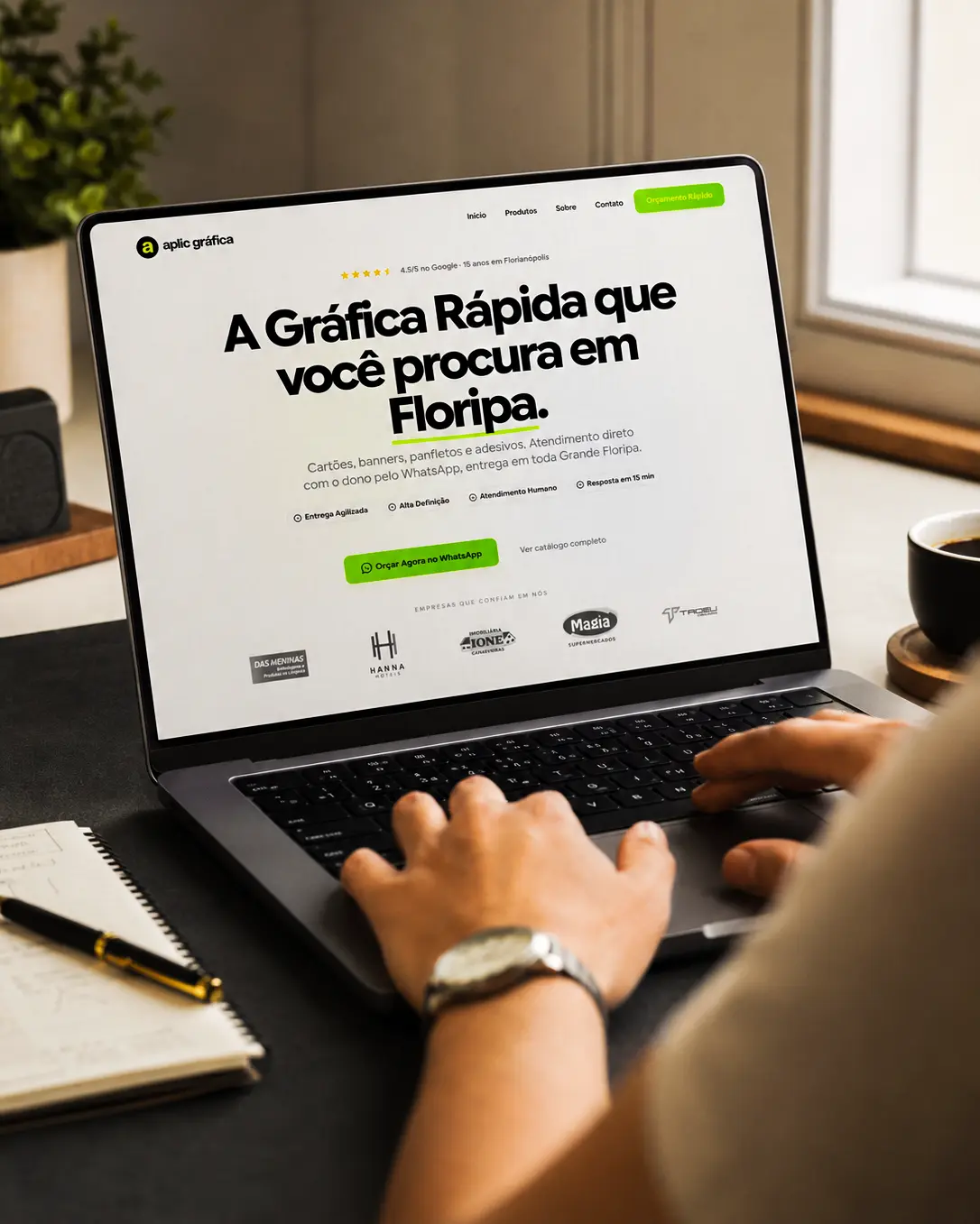 Site da Aplic Gráfica sendo utilizado em um dispositivo