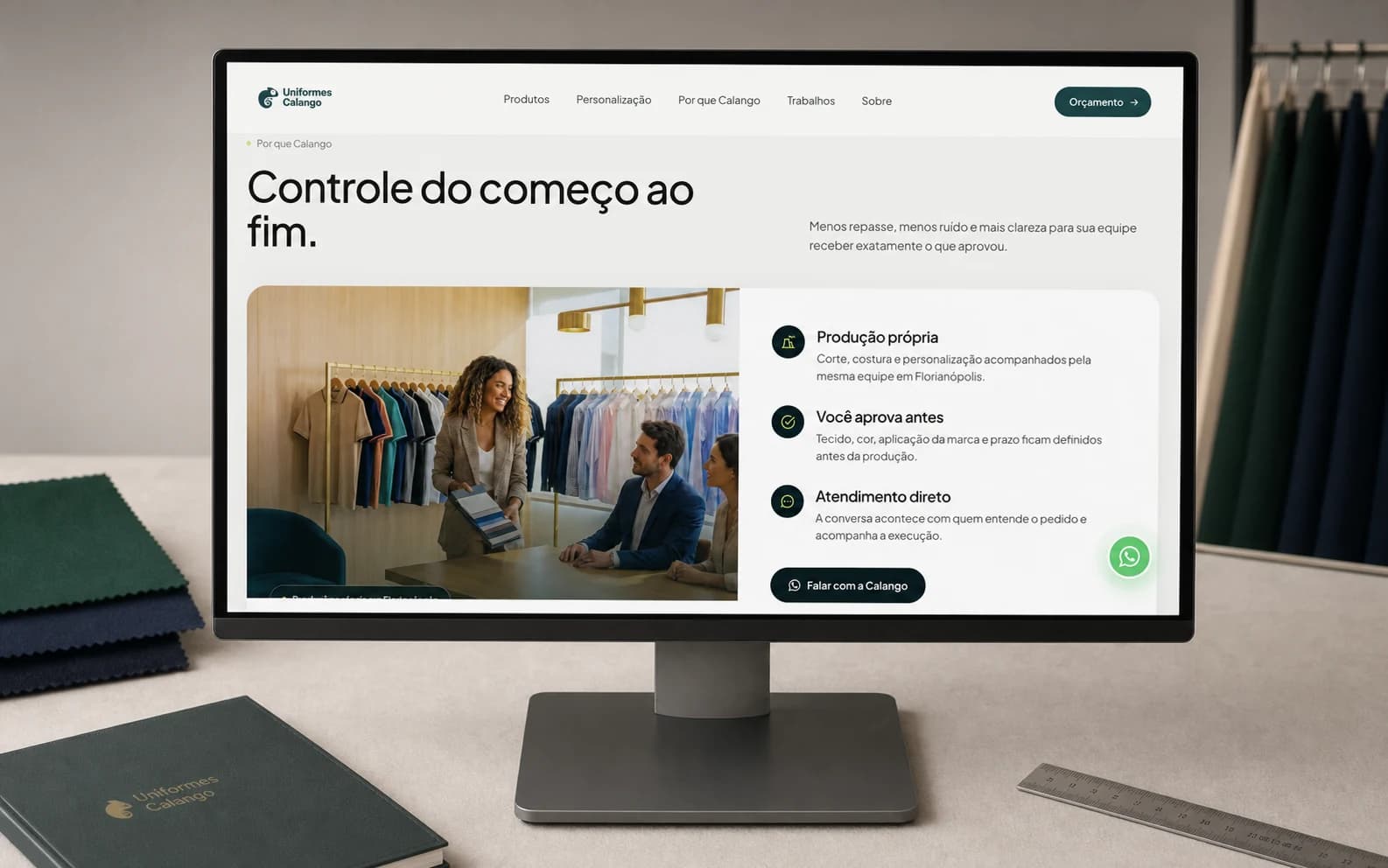Seção sobre o processo da Uniformes Calango em um monitor de produção